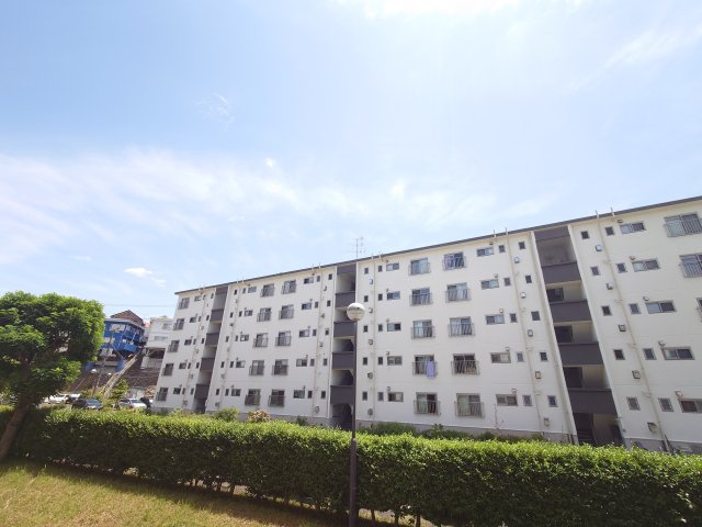 前面棟との距離があります。
