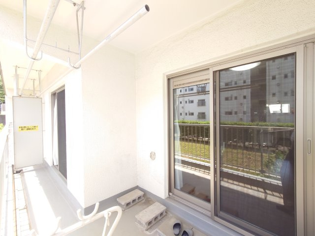 室外機を置いてもゆとりのあるバルコニー