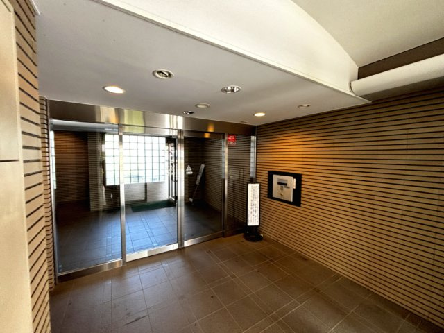 マンションの顔でもある、高級感漂うエントランス。　