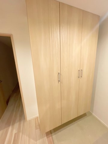 玄関横収納