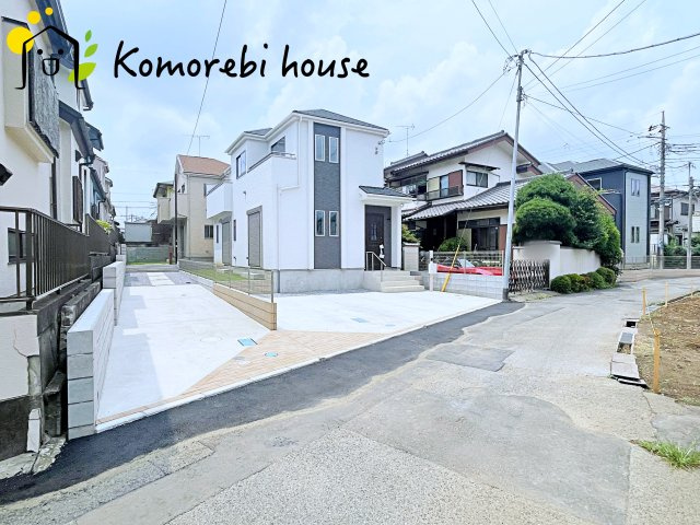 前面道路含む現地写真です