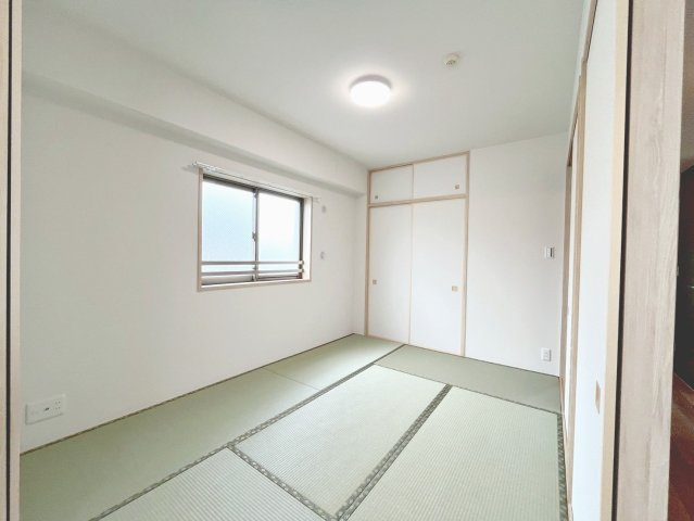 畳の上でゆっくりとくつろげる和室です