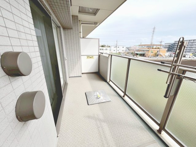 お洗濯にも便利なバルコニー付き