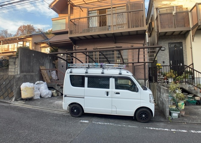 寝室でゆっくりと過ごすためにはベッド周りの適度な空間を担保することや窓の位置、照明の明るさ、寝室の広さなどを考える必要があります。自身や家族の構成とライフスタイルに併せて寝室にする部屋を選びましょう！