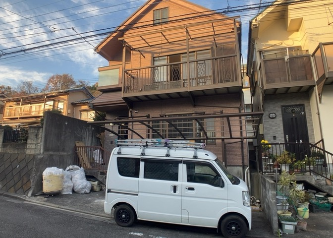 L型アイランドタイプは、キッチンからダイニングにもリビングにも目が行き届くので、とても使いやすい配置です。L字型独立タイプは、キッチンを独立させてるためLDKというよりもLDといった様なイメージです。