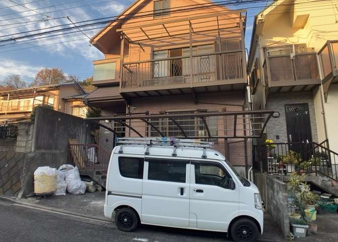 ダイニングは、食事や家族の団らんスペースとしてだけではなく、ほかの用途としても使用することができます。ダイニングテーブルを置き、食事のためのスペースを作ることでリビングとの差別化を図ることができます。