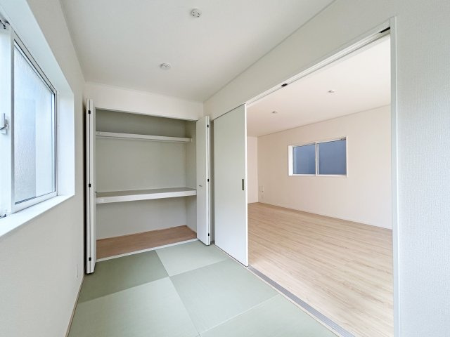 和室。リビングに併設されています。ゆっくり寛げます。