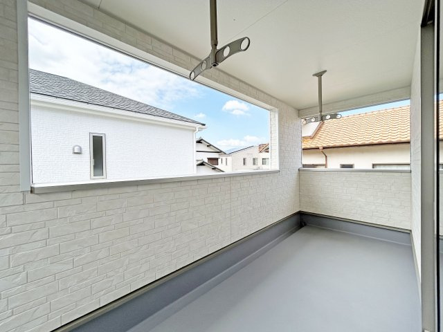 ワイドインナーバルコニー。急な雨からお洗濯も守ります。