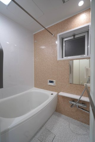 窓付。浴室換気乾燥機付。