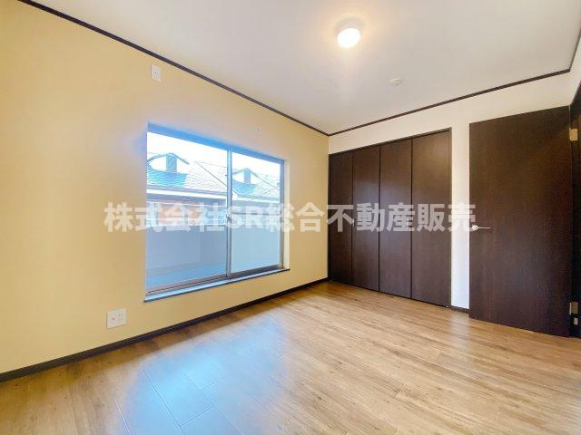 2F・洋室6帖。落ち着いて過ごせるお部屋なので、寝室にいかがでしょうか