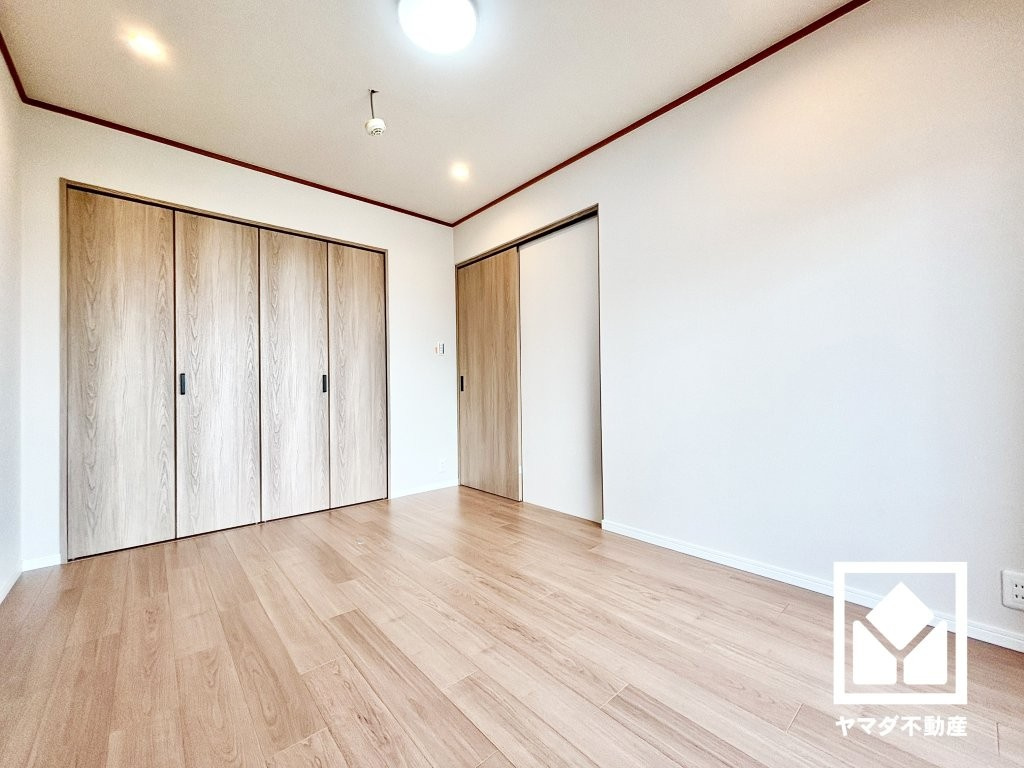 約6.7帖の洋室です。全居室にクローゼットがございますので、お部屋の広さを最大限に活用できます。
