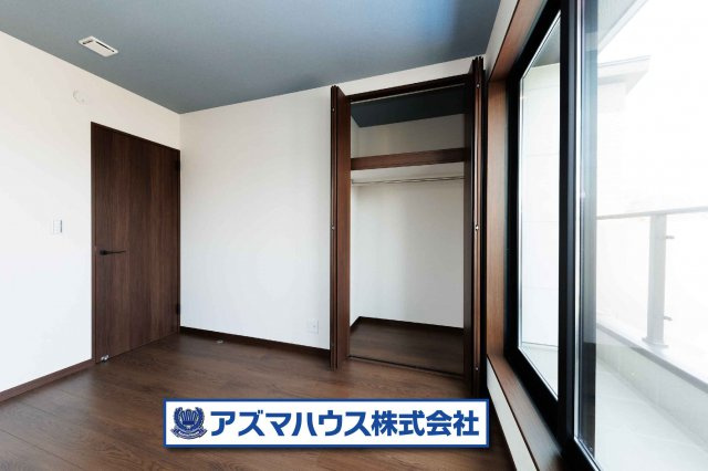 5.2帖の洋室！随所に収納スペースを設けているため、生活空間を有効的にご使用いただけます。