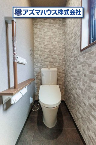 各階にトイレがあるので、朝の混雑も解消！トイレのたびに階段を上り下りする手間もありません。
