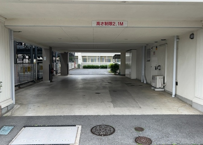 物件によっては、入居者が個人的に使用できる専用庭がついているものもあります。また、住宅の中にある土間の部分を庭と呼ぶこともあります。庭の用途は住む人によって変わり、それによってデザインもさまざまです。