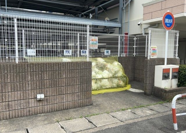 共有部分は、住民なら誰もが使える設備のこと。例えば駐車場やエレベーター、インターネット設備、セキュリティ設備などがあります。他にも、マンションの廊下・外部階段やエントランス・ゴミ置き場などがあります。
