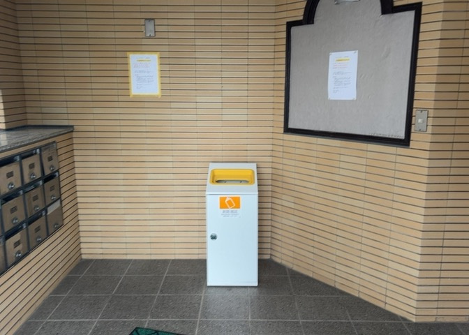 受付はマンションコンシェルジュがいる場合もあれば、管理人が滞在する小部屋を総称して呼ぶことがあります。主にエントランスに設置されていることから、防犯面でも期待ができます。防犯設備がない場合はより安心！