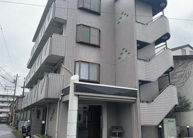 眺望の良さを楽しめるダイニングキッチンで家族団らんの時間を過ごしてはいかがでしょうか。バルコニーから見える景色を家族で眺める時間は、時間が経つのを忘れてしまいそうですね。是非、現地を見に行きましょう！