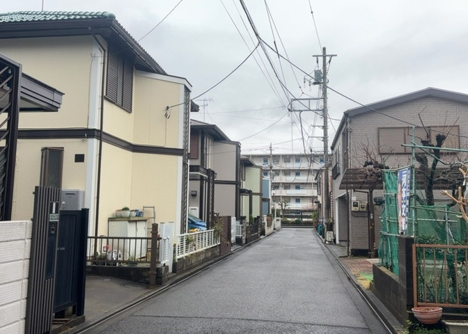 眺望の良さを楽しめるダイニングキッチンで家族団らんの時間を過ごしてはいかがでしょうか。バルコニーから見える景色を家族で眺める時間は、時間が経つのを忘れてしまいそうですね。是非、現地を見に行きましょう！
