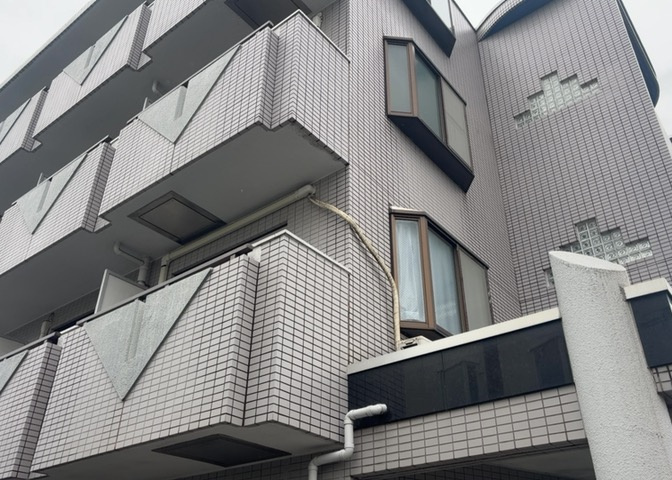 マンションの駐輪場は、事前に空きがあるか確認を取ると安心です。せっかく入居したのに駐輪スペースがない！なんてことになったら大変ですよね。そこで、内見時や購入前にはまず事前に確認しておくと良いでしょう。