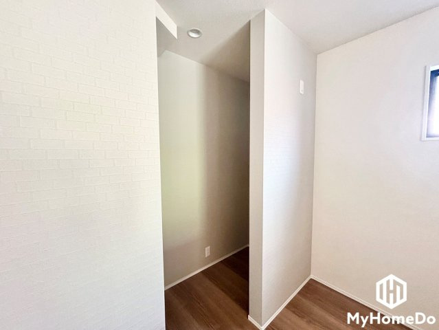 衣類も小物もスッキリ整理、使いやすいクローゼットで快適空間
