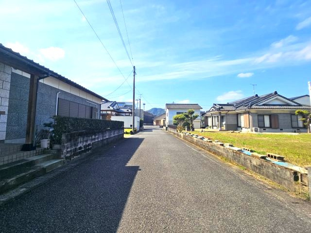 全面道路幅もしっかり確保してある物件で駐車も安心です♪