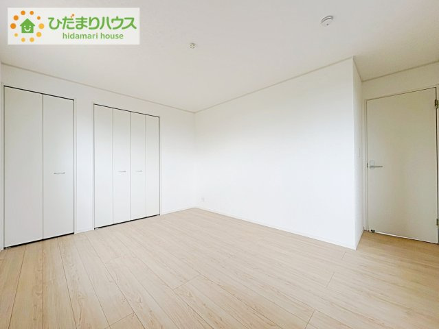 大きなベッドを置いても余裕の広さの主寝室♪♪