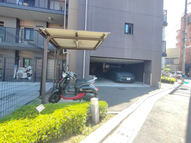 【バイク置き場】