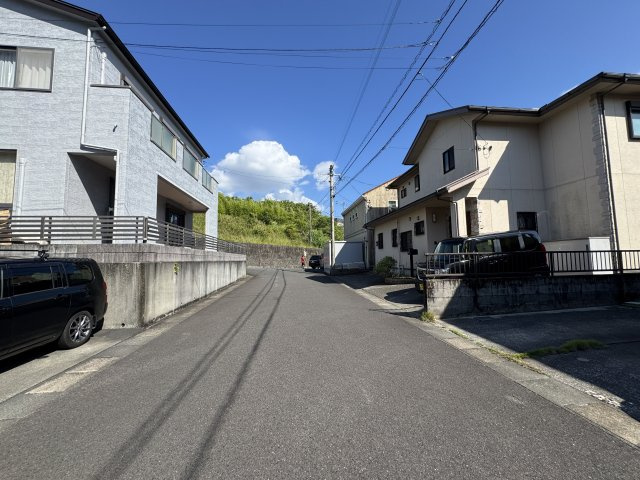 前面道路含む現地写真です