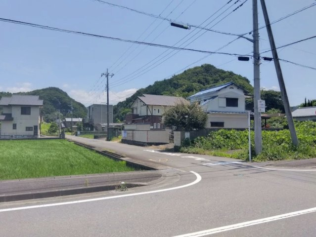 四季の自然を感じられる、落ち着いた住環境が魅力です。静かな自然環境と暮らしやすさを兼ね備えた、魅力ある住まいです。