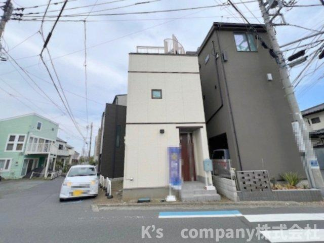 建物の左側に駐車スペースがあります◇