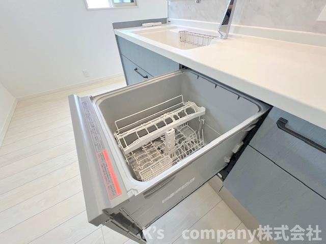 家事の負担を軽減してくれる食器洗い乾燥機付き☆