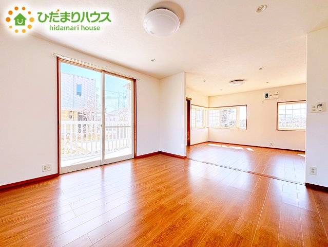 開放感あるリビングを確保！家族が集まるリビングはゆったり過ごしリフレッシュする場として居心地の良い空間にしたいですね。