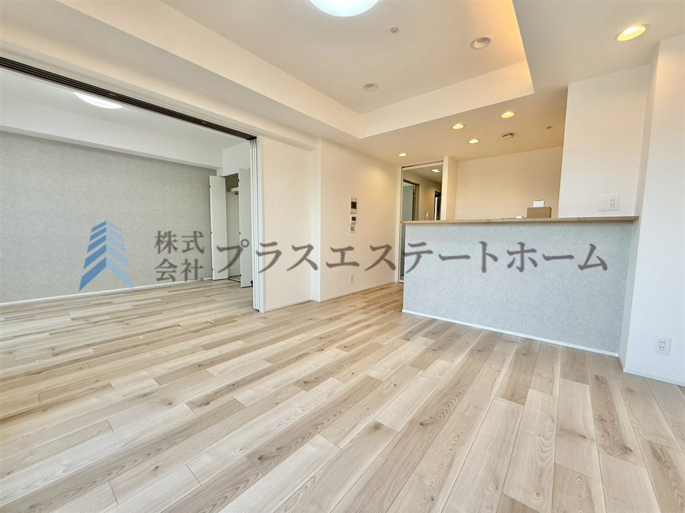 間接照明などを組み合わせることで、洗練されたおしゃれな雰囲気を演出しています♪