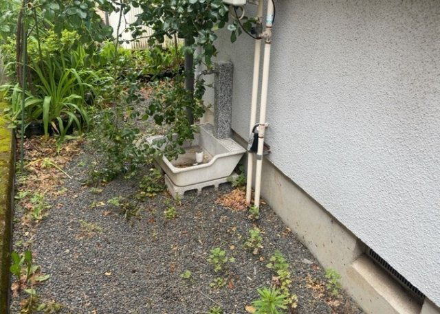敷地内に散水栓や立水栓があると便利です。水道水を直接利用できるため、水を運ぶ手間を省くことが出来ます。大量の水を必要とする洗車作業や清掃などに役立ちます。その他設備とあわせて、現地でご確認ください。