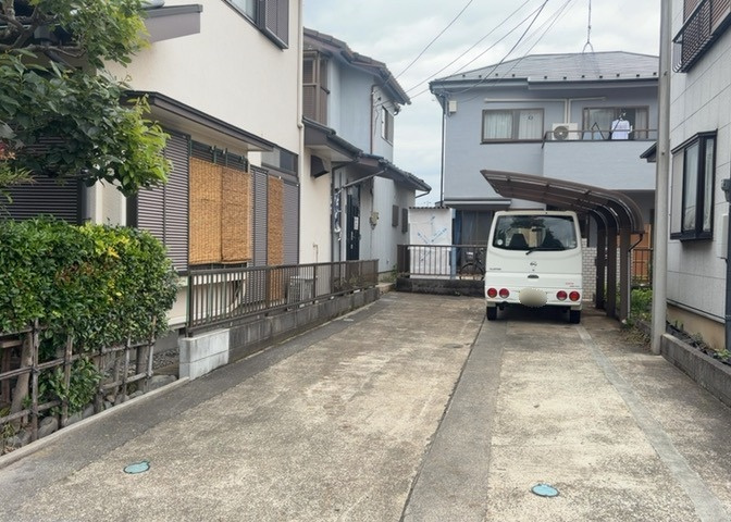 隣家の土地はどうなっているのか、生活利便施設が近くにあるのか、学校まで近いかなど、お客様のライフスタイルにあわせたイメージが重要です。また、近くにあると困る施設が近くにないかも確認するといいでしょう。