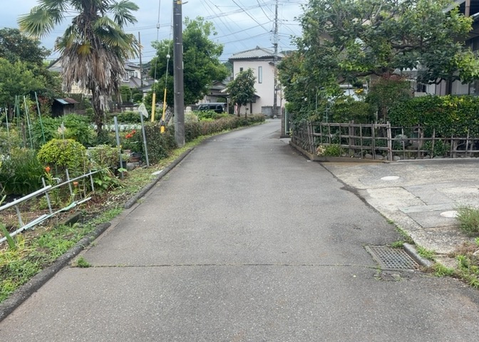 東側道路の場合は居室を南向きに設計しやすいため、朝日が入りやすいというメリットがあります。一方、西側道路も東側同様に居室を南向きに設計しやすいのですが、住宅地だと朝日が入りにくいという弱点があります。