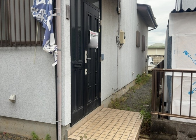 玄関は家の顔と言っても過言ではありません。現地を見学する際は玄関の広さや全体のバランスなどを見てみるといいでしょう。一般的なアプローチのしやすさだけではなく、お年寄りにも優しい設計のものだと安心です。
