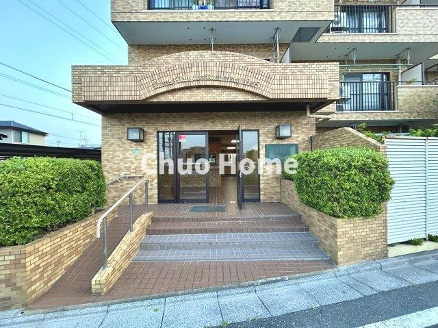 【エントランス】マンションのエントランスは、その物件の印象を決める、顔とも言える場所です。毎日通る場所ですからきれいなのが一番です。