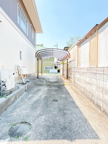 駐車場になります♪縦列で2台駐車可能になります♪
