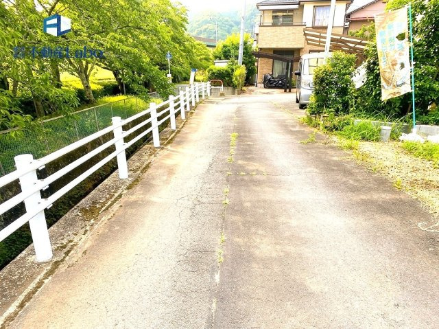 交通量が少ない前面道路♪駐車も焦らずゆっくりできます♪