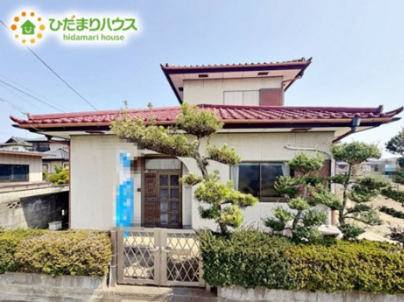 明るい光が差し込む開放感あふれる住まいです。