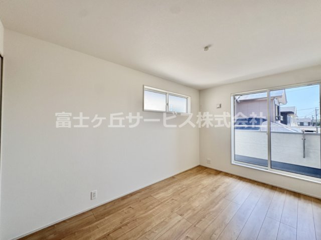 使い勝手のいい寝室です