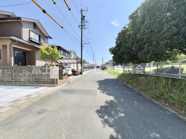 前面道路含む現地写真です