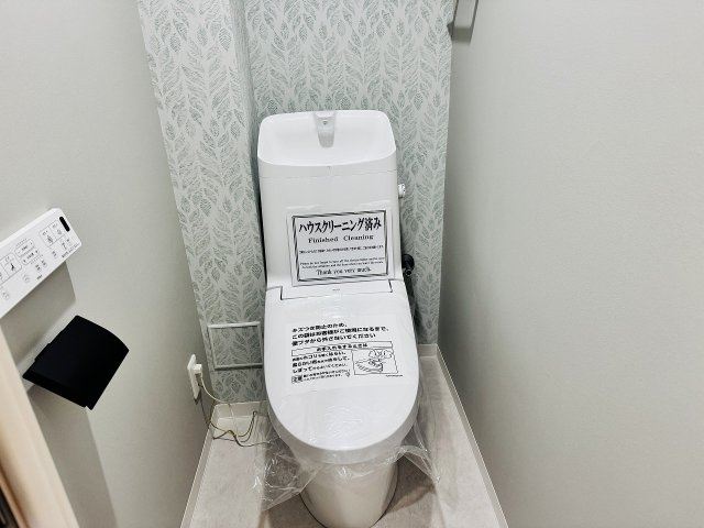 ～新規交換済、暖房温水洗浄機能付きトイレ　冬場は特に嬉しい機能ですね～