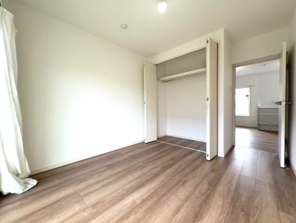 間取り図洋室4.8帖のお部屋です。クローゼット少し大きめになっております。