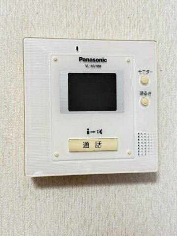 カラーの録画機能付きで、不在時の来訪者も確認可能。防犯上はもちろん、お届け物などの把握にも便利！