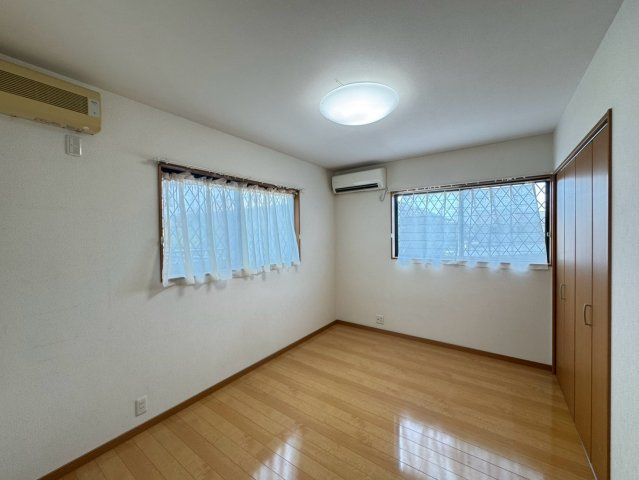 2面採光を確保した室内は、明るく風通しもよいの快適空間
