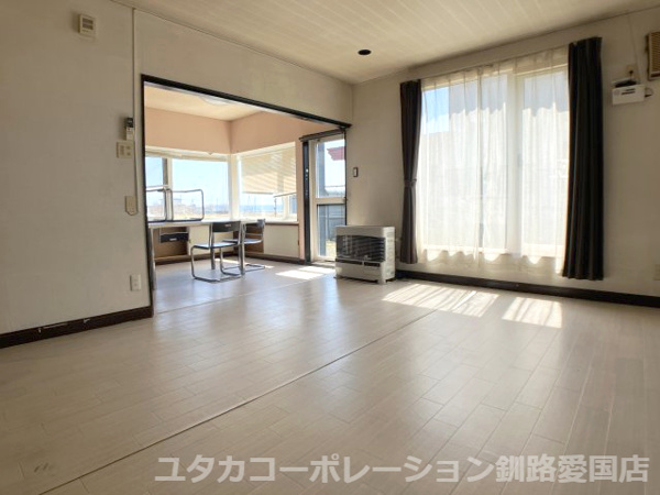 【厚岸町門静2丁目売家の居間】