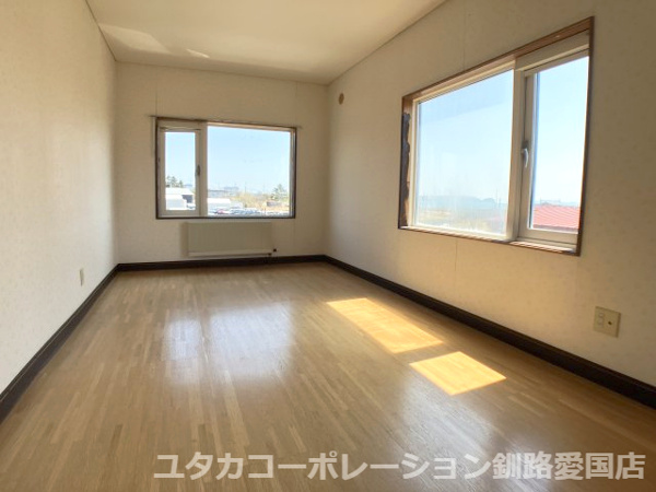 【厚岸町門静2丁目売家の洋室】