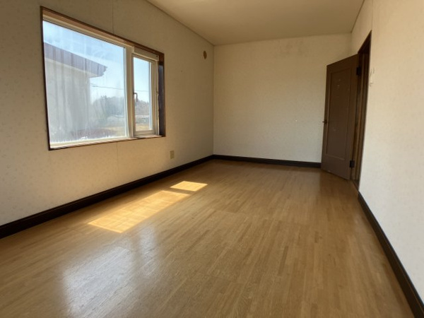 【厚岸町門静2丁目売家の洋室】